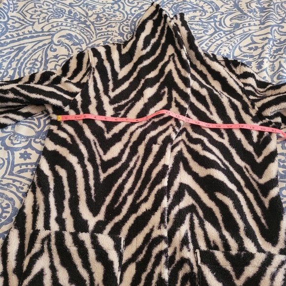 Fleece Jacket, Fashion And Function Blended, Black and Zebra, Reversible,M - Picture 10 of 13